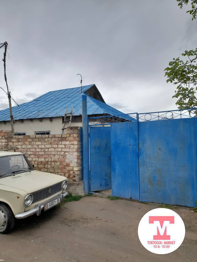 Там сатылат. 
Адрес Токтогулда 5мкр. бешинчиде, Аралбаев 16
баасы 4млн. сом
0708468151 Дастан