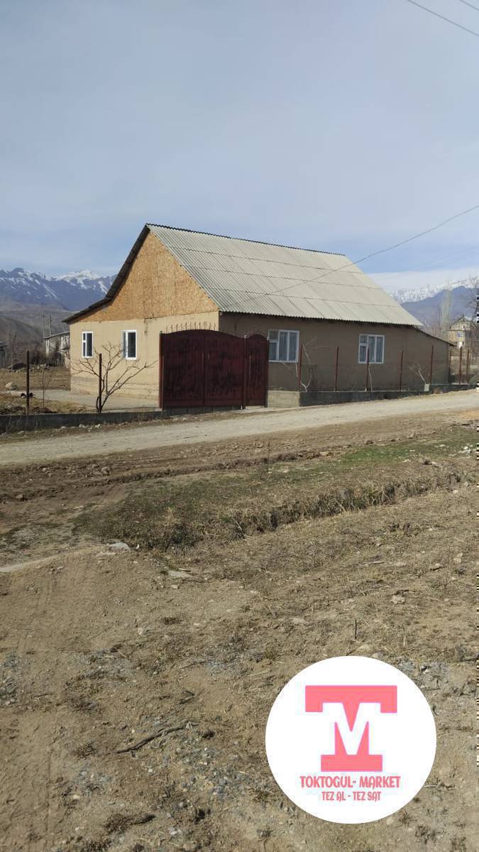 Бала-Чычкан айылынан чон там сатылат. Тамдын размери 11х12 паровой, кемеге баня бар. Сарай 21х9 эки этаж, жер участок 30 сотых бак дарак 100 туп тел 0708305998