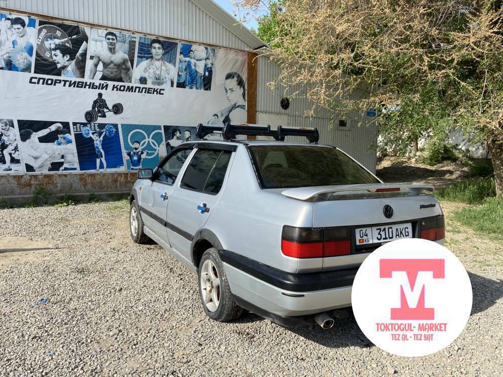 Volkswagen vento
Год:1995
Обьем:1.8 моно
Цвет: серебристый 
Цена:230000
Документ чистый
Машина токтогуда

Суйлошуу жолдору бар