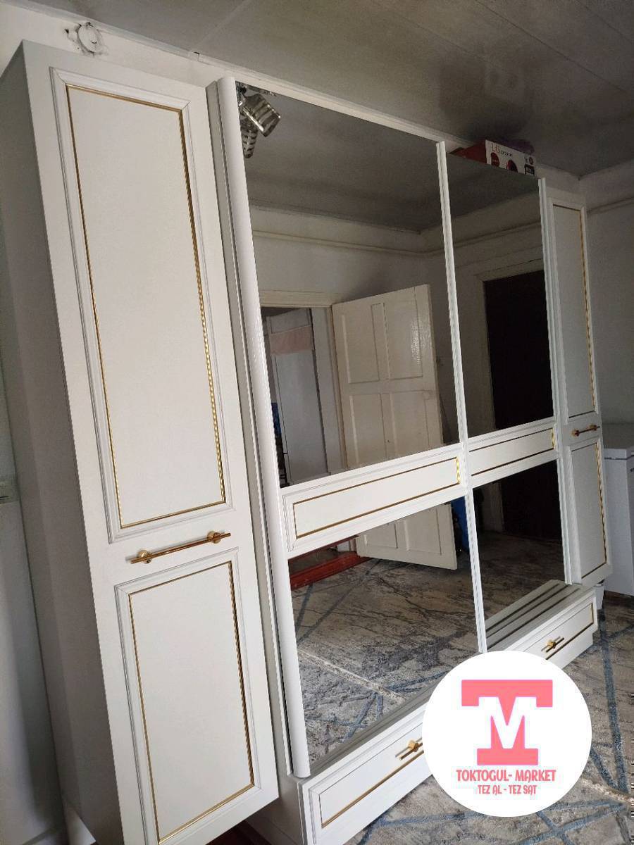 Ушул прихожка стенка сатылат, жаны эле алынган, абалы жап жаны, баасы 40000 сом, озубуз 46000 минге алганбыз.