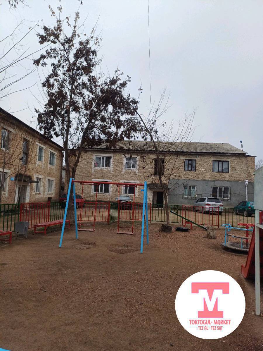 Продаётся квартира ...
Токтогул 53/7
2чи этажында
Условиясы жок 🚫
 Туалети эшикте!
Подвалы бар!

Байчечекей садик
Базарга 
Токтогул мектепке жакын 
Училищанын мандайында 

Цена договорная(!!!!)
+996700750741