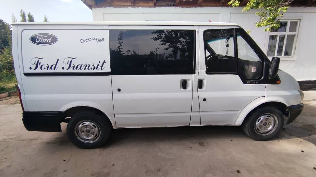 Форд грузопасажир 2003 жылы 2 об.Баасы 550 .только айдаш керек