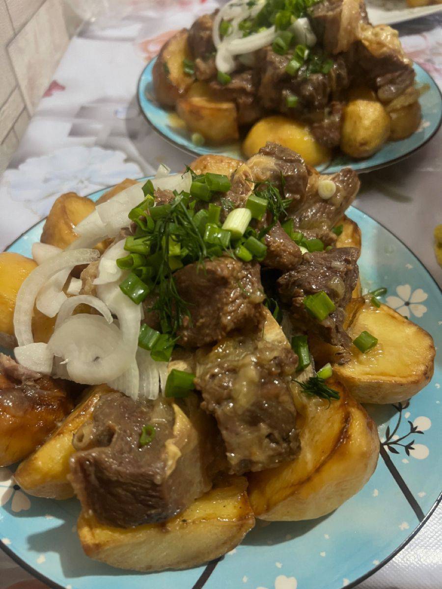 ОРЕГАНО  кафесинде Курдактар шашлыктар манты хошан самсылар кундо свежий чыгат келип даам татып кетсениздер болот доставка бар 0505609109. 0707089089