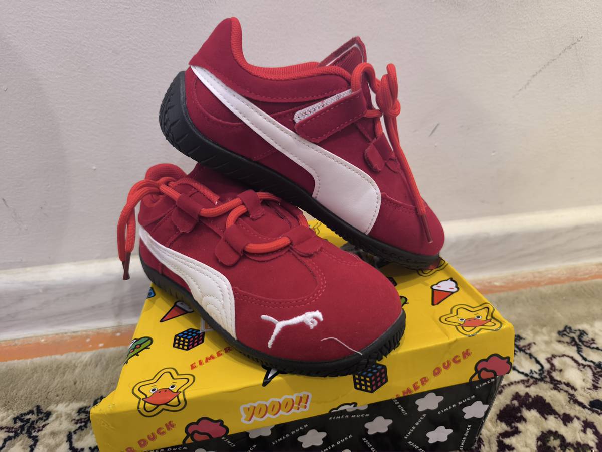 Срочно!!! Кроссовки сатылат PUMA новые шикарные кызыма заказ берсем размери чоңураак болуп калды 31-размер.