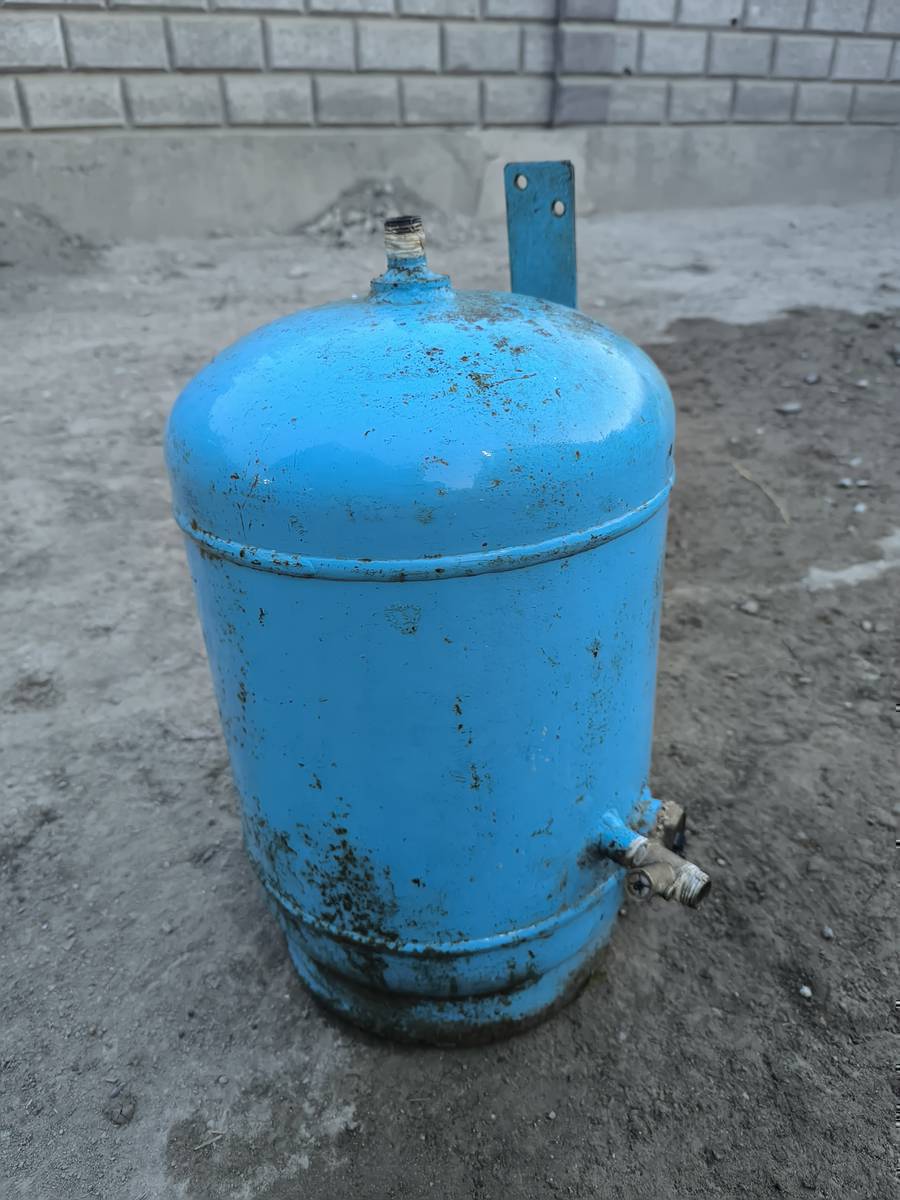 Аристон сатылат -2500с
Освежитель воздуха аппарат -300с