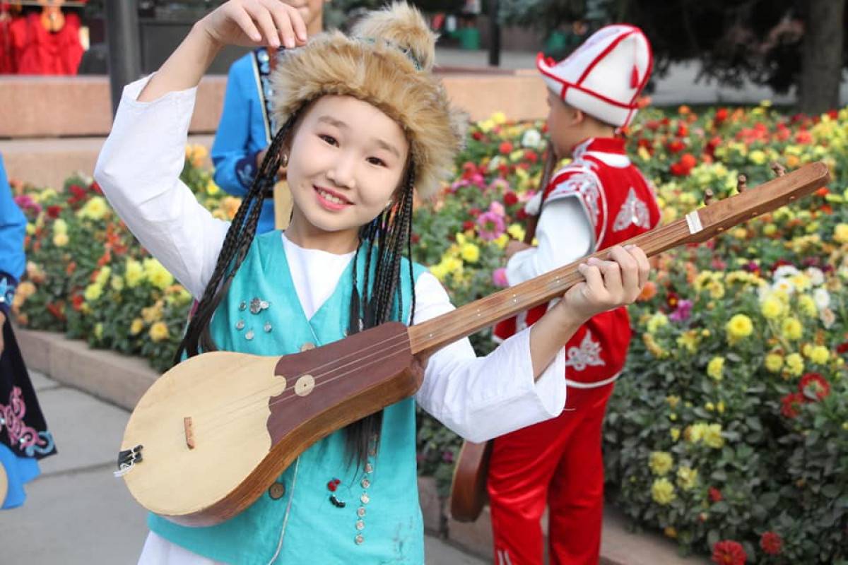 Комуз курсу.
9 жаштан өйдө,шык жөндөмү,кызыгуусу бар окуучуларды комуз курсума чакырамын. Дареги: Сыдык Болушта