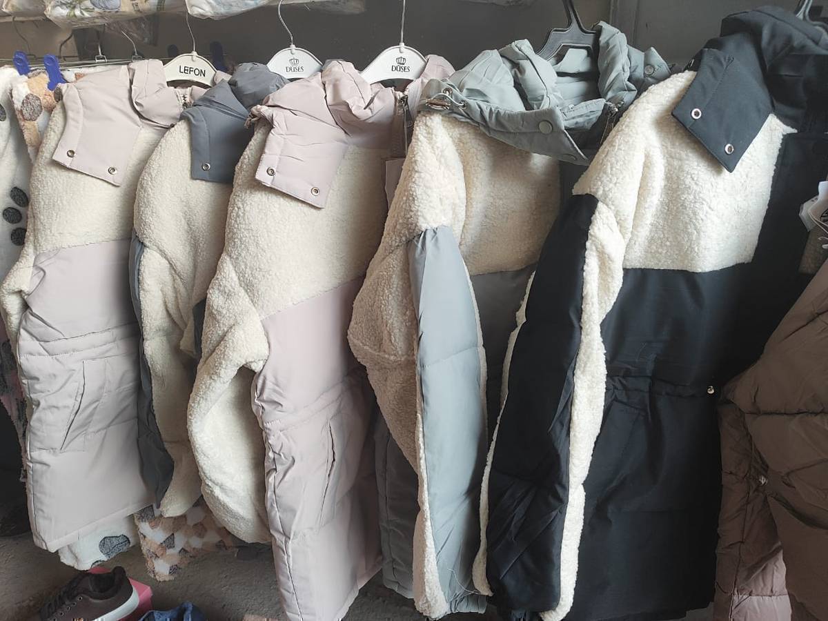 Саламатсыздарбы туугандар биздин контейнерде скидка журот  кашемировые двойки Зара двойкалары Жана Узун курткалардын баалары болгону 2000 сом 
Жана кыска курткалар 1500 сом бул бааларды откозуп жибербениз 0704602002 ушул номерге кенен маалымат алсаныздар болот ✅