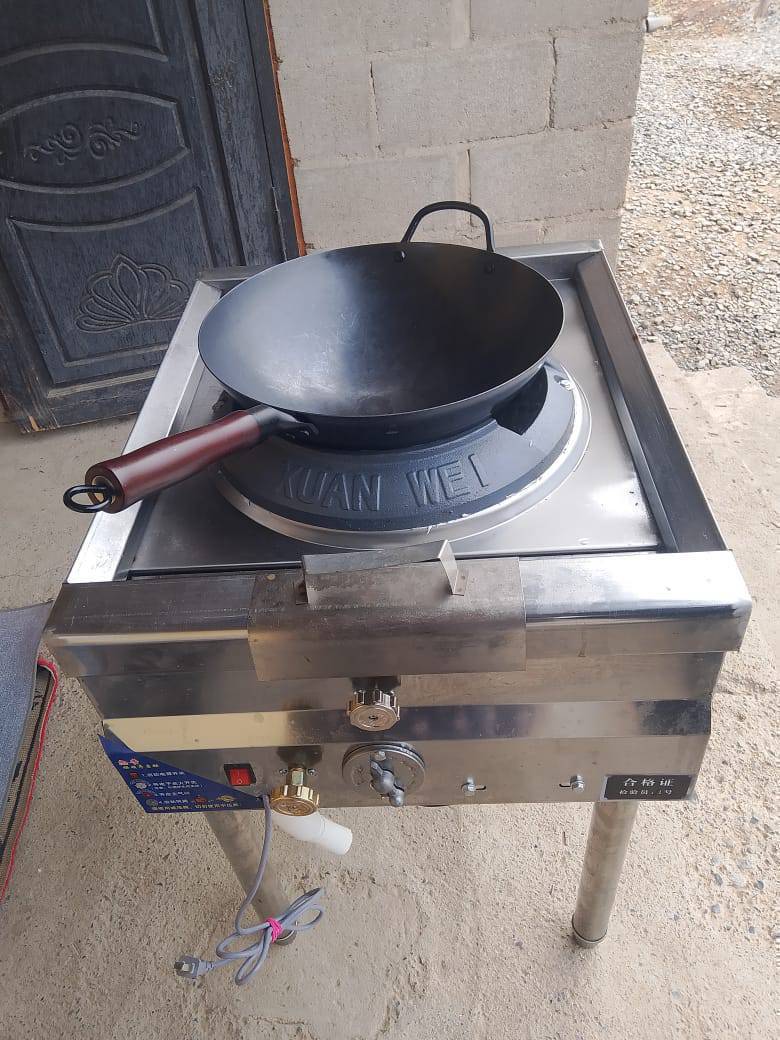 Вок печка газ менен иштейт жаны боюнча колдонулган эмес.
 Баасы газ печка 15000мин сом.
Вок сковородасы 2000мин сом.