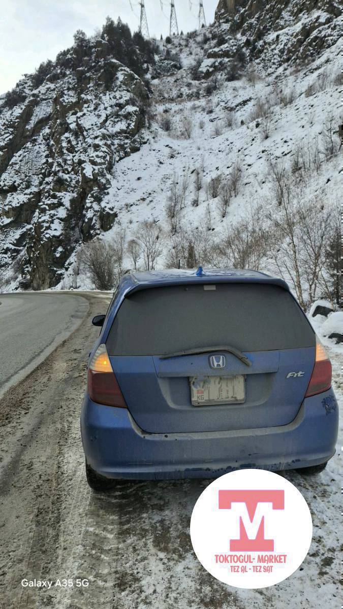 Хонда фит 2003год обем 1.3 состояние без вложения 470мин!