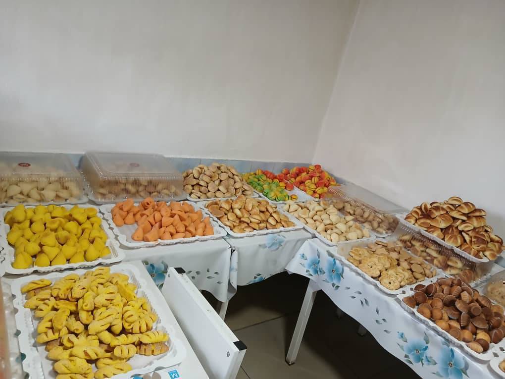 Базардын ичиндеги Береке-Данга келип заказ берсениздер болот. Той-Аштарга дагы заказ алабыз бизде Печенье, выпечкалардын түрлөрү чыгат.
Биз сиздерди күтөбүз!