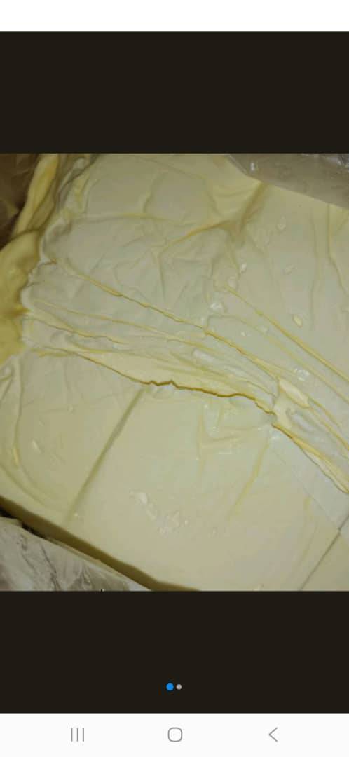 82% Казакстандын сливочное маслосу сатылат .1кг 260 сомдон .Каробкасы 20 кг чыгат .тел ном связь и ватс  0505537331 .
Токтогулда .