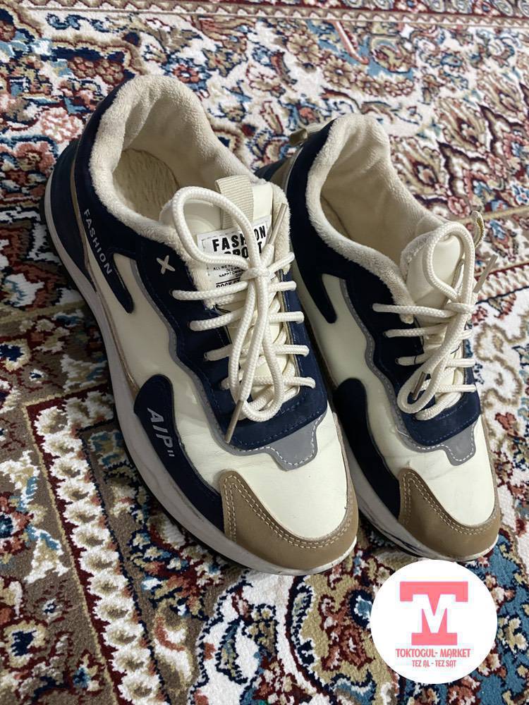 1000 сом размери келбей калды. Бир эле жолу кийлген  кичне тушуп берем  ночасы бар