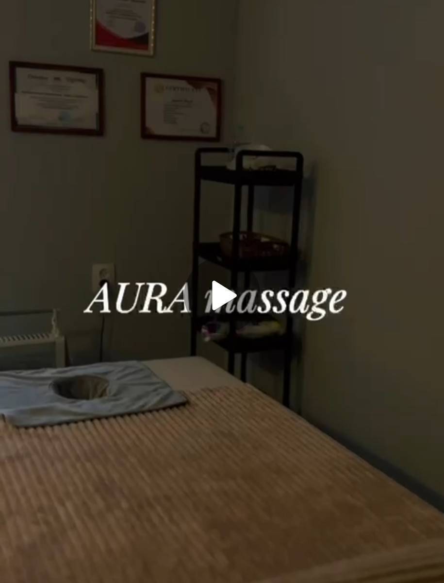 AURA Massage
Дарылык массаж (медициналык):
Арка ооруу, белдин чарчоосу, остеохондроз, грыжа, муун оорулары кыйнап жатабы?
Массаж денени табигый жол менен калыбына келтирүүгө жардам берет.

Хиджама – кан басым (давление) көйгөйлөрүнө пайдалуу.
Фитобочка – сөөк-муун ооруларын айыктырат, ашыкча салмак жана денедеги шишиктерден арылууга көмөкчү.
От банкалары – жел туруу, шишиктер үчүн.
Солевой термо одеяло – булчуңдарды басаңдатат, денени тереңинен жылытып, чарчоодон арылууга жардам берет.

Биз сиздерди жаңы даректе күтүп жатабыз.

📞 Жазылуу үчүн: 0502 38 50 50