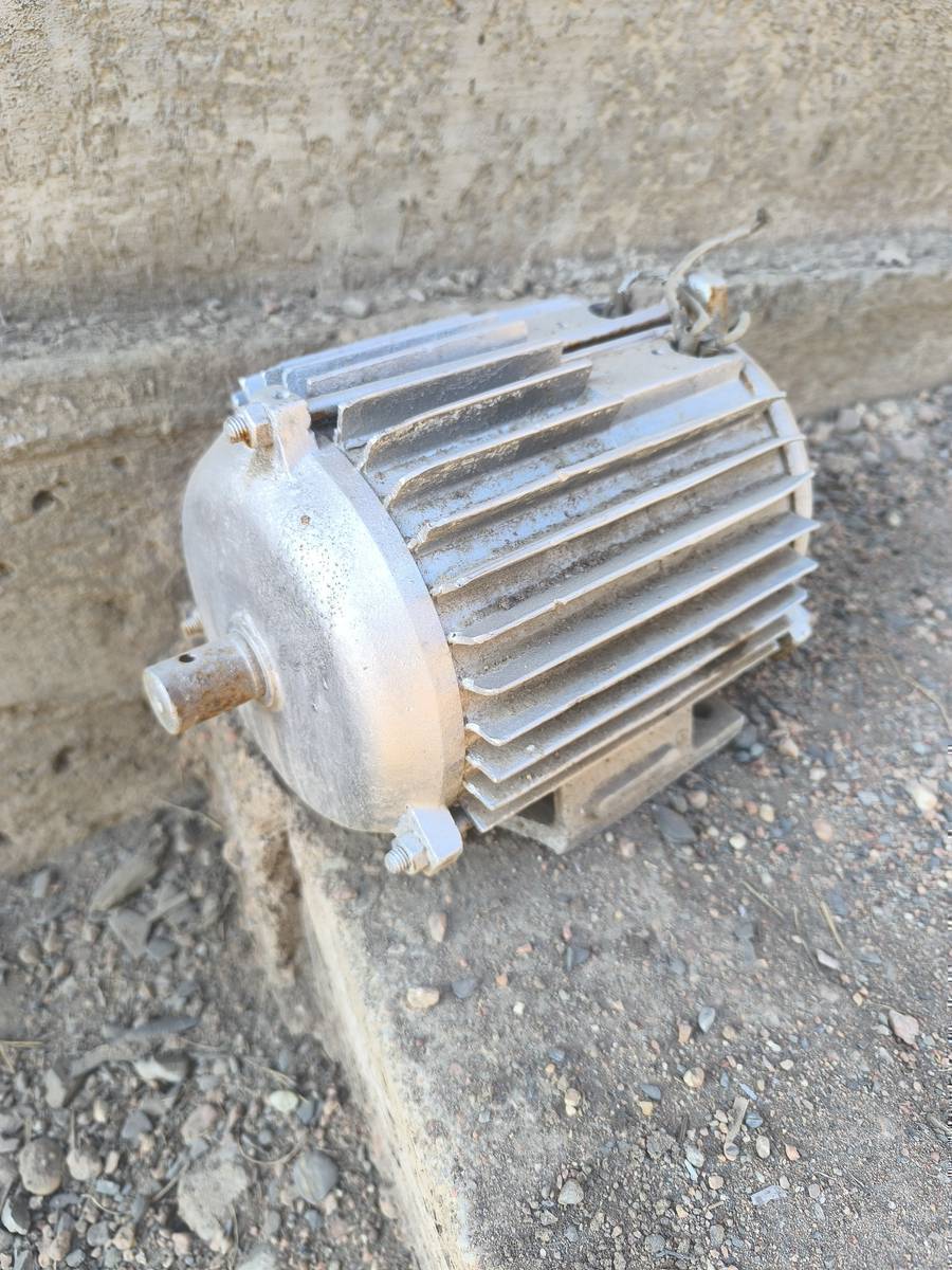 3-х фазный мотор сатылат.