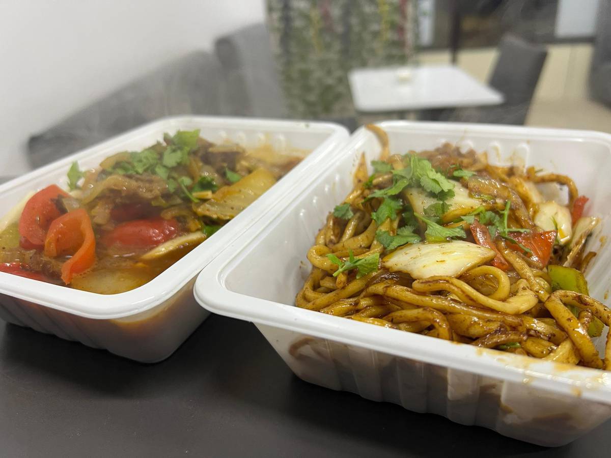 Урматтуу Токтогулдун тургундары ж.н меймандары Орегано пиццериясына чакырабыз менюда Самсы Тандырный, Тамактын баардык түрлөрү Шорпо ,Манты,Лагман.Плов ,Куурдак, Шашлык,Жаровня ж.б Фаст-Футдун баардык түрлөрү бар баарыныздарга ар дайым чайыбыз Бекер
Касса отуруштарга услуга алынбайт Доставка баардык Жака бар oregano_toktogul 
График работы 
 07-23:00