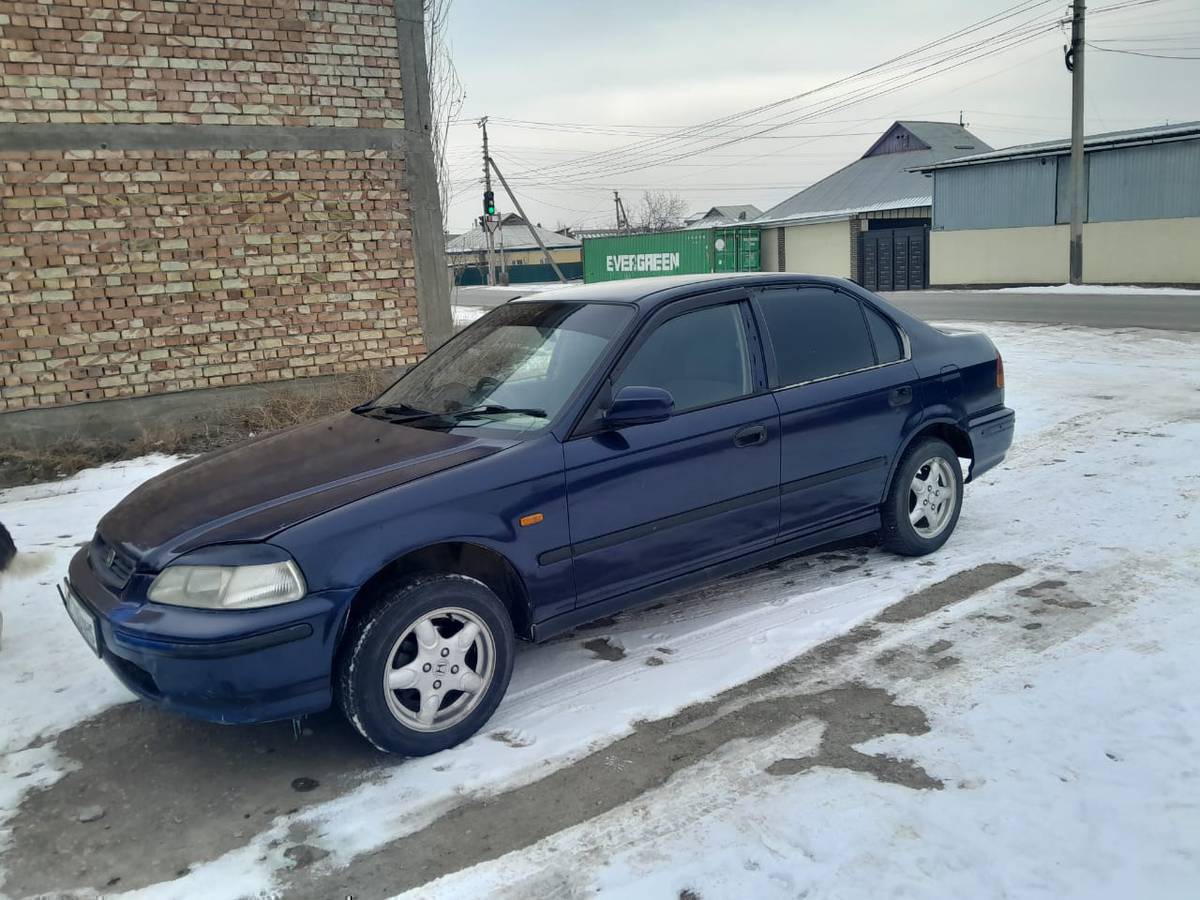 Срочно!! Хонда Цивик сатылат. Автамат коробка 1.5 объем, мотор коробка жакшы, чирик жок баасы 
250мин суйлошуу жолу бар.