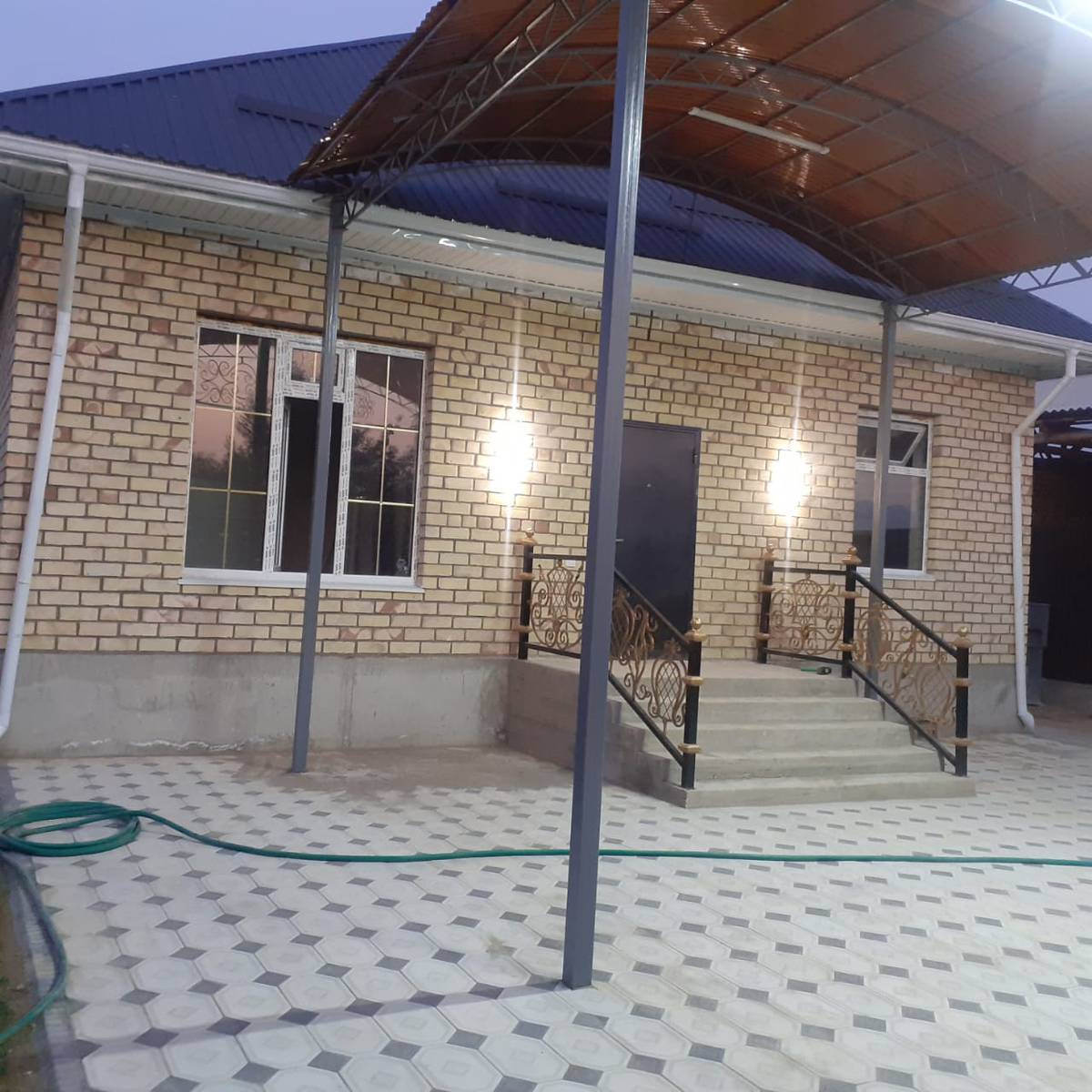 Центрден жаны салынып буткон эчким жашай элек баардык шартары менен там сатылат кирип эле жашайсыздар документери  так сразу откозуп алсаныздар болот баасы 7 миллион 0708344899