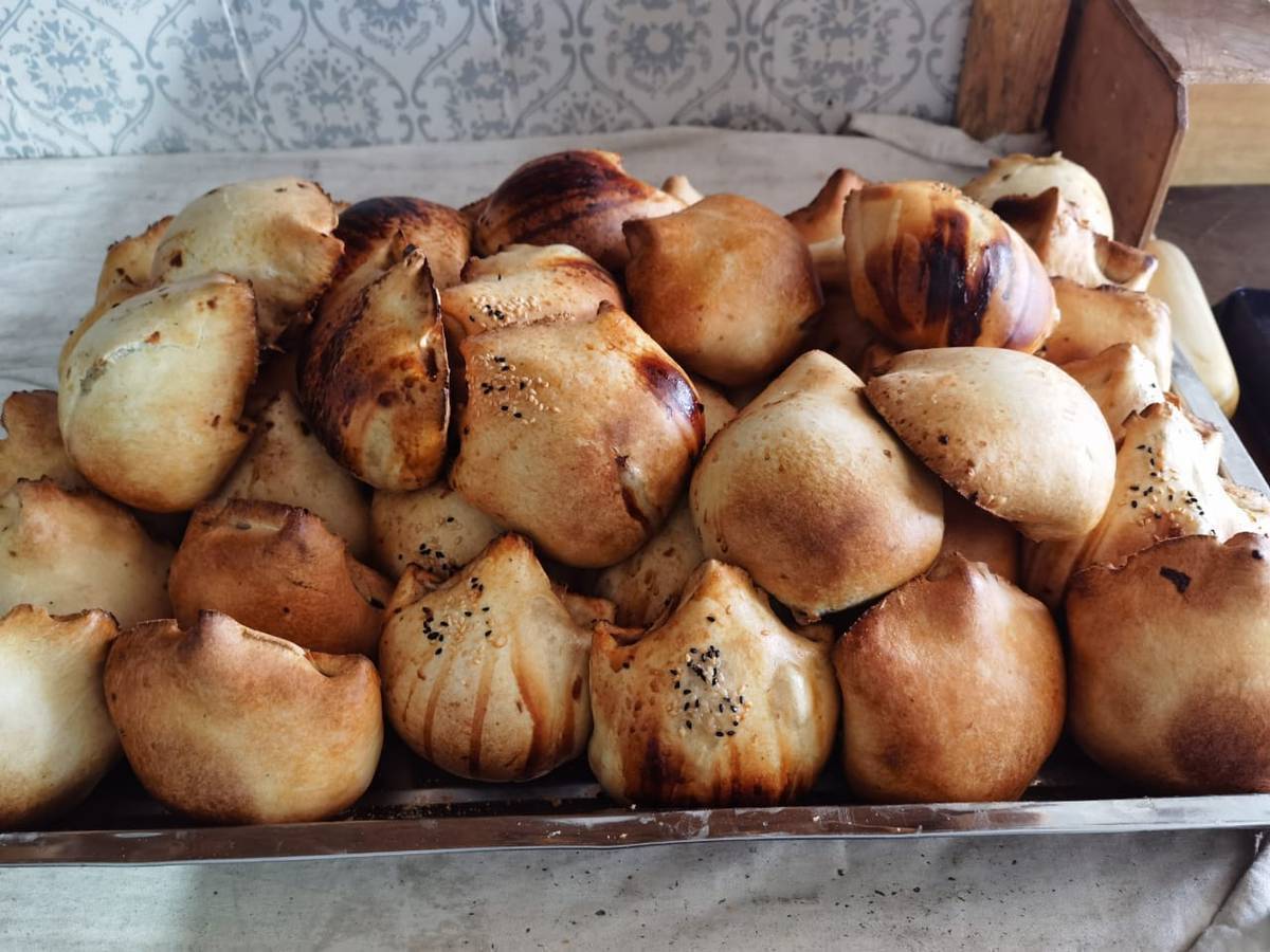 Трассадагы Тандырда самса бар  заказ бериниздер 5тен ашык алсаныз доставка акысыз 0505902710 самса 90 сом