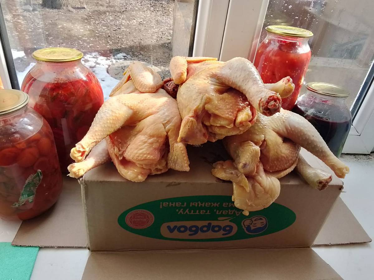 Уй тоок кыргыз халал союлган средний 500с
Чондору 600с куйкаланган даяр Алам дегендер болсо базардан соц фонттун мандайында Жетиген магазинден алсаныздар болот. 
Больница жанын да Ороздо кутман магазиндеринде бар