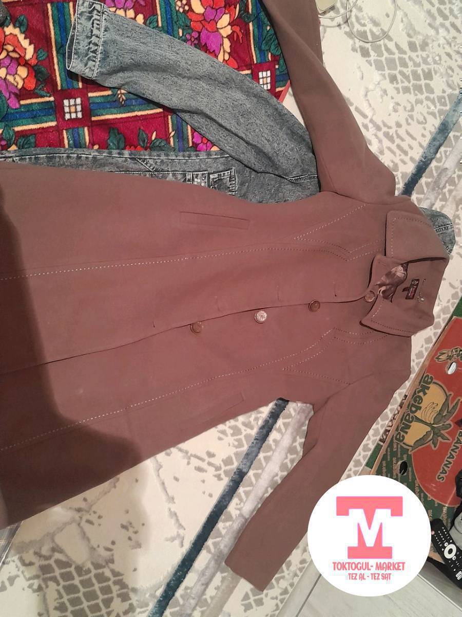 Ушул жынсы рубашка жана пальто сатылат эко кошулуп 1500 пальтонун размеры EUR 44 RUSS 50 UK16