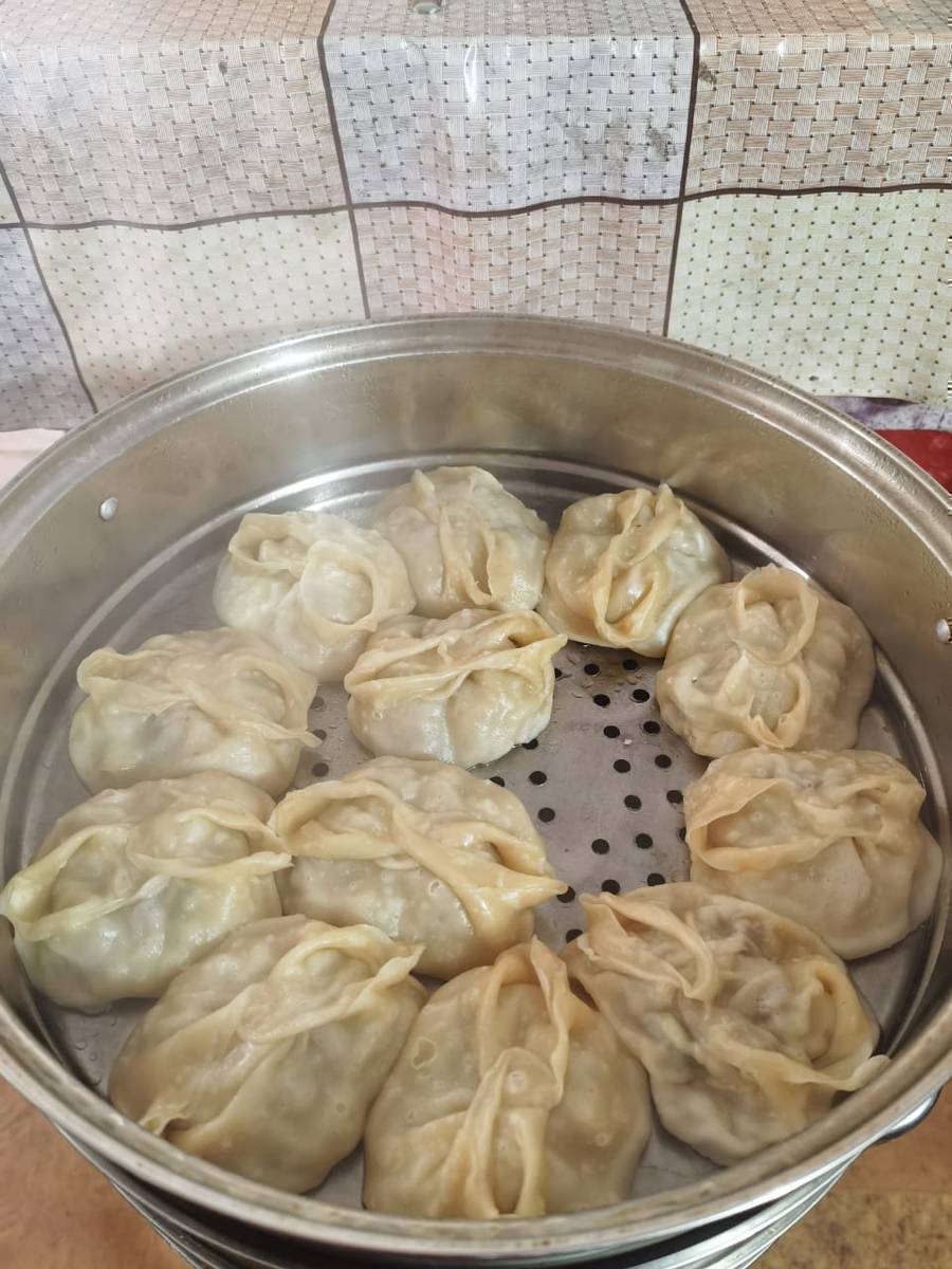 Трассадагы Тандырда Самса, Домашний манты бар  заказ бериниздер 5 самсага  доставка акысыз шаар ичи. 0505902710 самса 90 сом манты шт 50сом