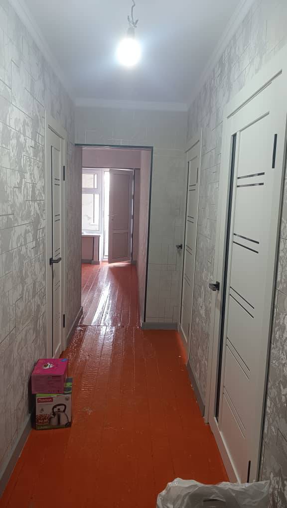 Срочно!!! Квартира Сатылат 2комнатный Байчачекей  садиктин жанында алам дегендер чалгыла свежий ремонт 2300000мин