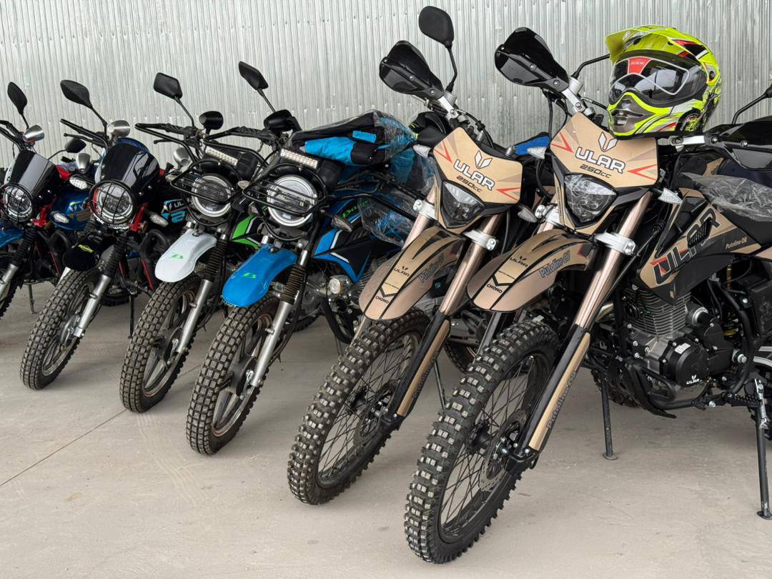 Мотолор сатылат
110 куб сатылат 65000с. Сары
Байге 250 куб сатылат 96000с. Жашыл полоска
Эндура 250 куб сатылат 105000с Золото
Улар 200 куб сатылат 96000с Кызыл жазуу