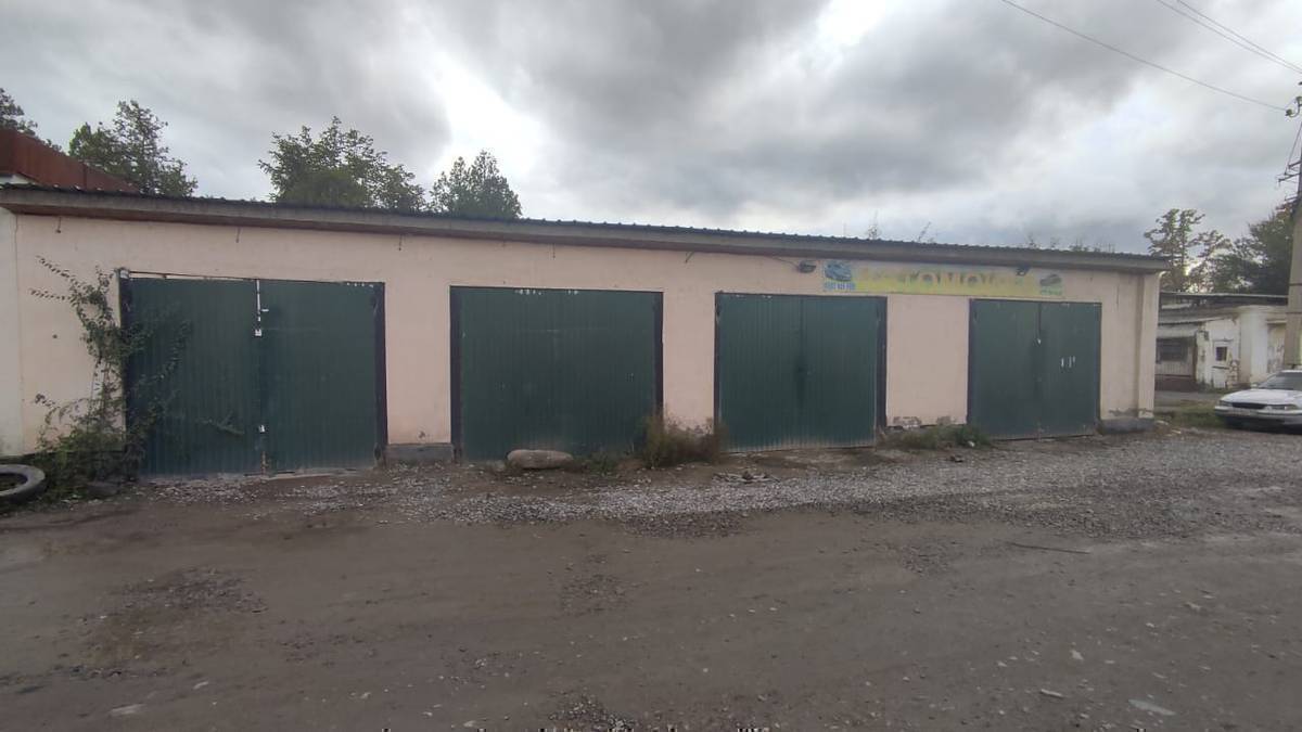 Круговойдогу перекрестоктун жанында даяр бизнес сатылат.АВТОМОЙКА. Кызыл китеби бар,уч фаза киргизилген,дубалы пескоблок,ичи кафель.Башка бизнеске колдонсо болот.
0708201027