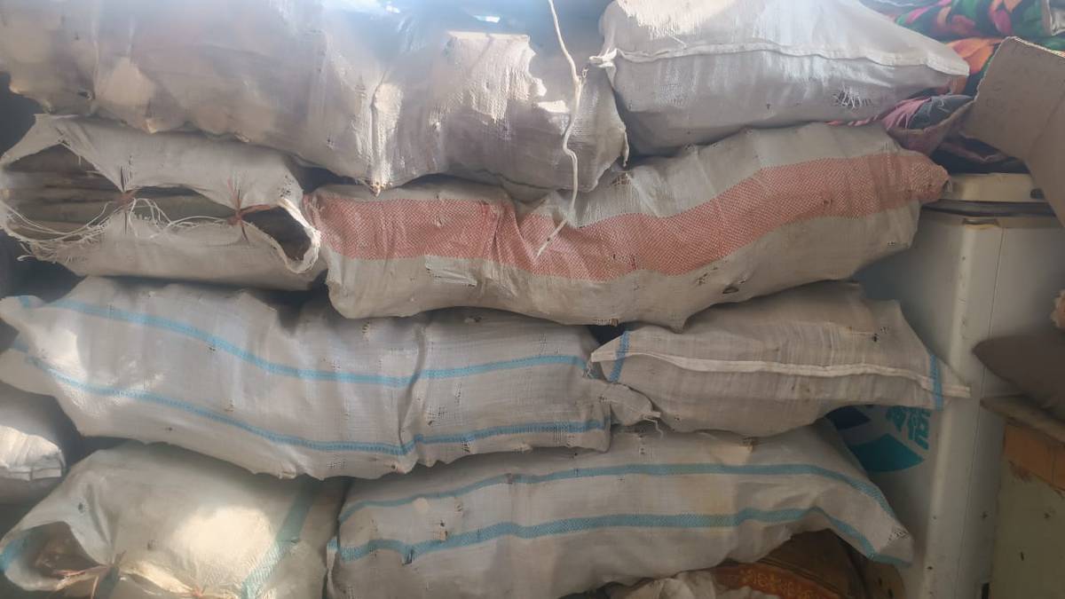 Капталган кургак Отун сатылат.  Бир Кабы - 250ле сомдон. Үйүңүздөргө ЖЫЛУУЛУК жана БЕРЕКЕ каалап кетейин. Бар болунуздар!
Адрес: КызылТуу айылы. Мүлкүбат көчөсү 2де.