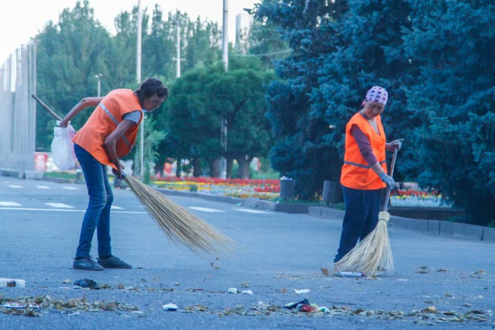 Токтогул шаардык мэриясынын алдындагы Ынгайлуу шарт (Тазалык) муниципалдык ишканасына корктондуруу, жашылдандыруу (зеленхоз) боюнча жумушчулар ,айлык акы 25000-28000 мин сом, жана жумушчулар (таштанды чыгарууга) айлык акы 30000-35000 мин сом, кабыл алат 701989803