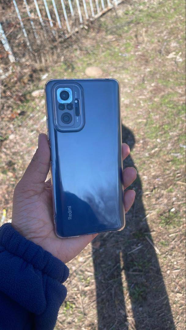 ⚙️ Процессор: Snapdragon 732G (жакшы иштейт)
🧠 Эс: 8GB RAM / 256GB память
📺 Экран: 6.67" AMOLED, 120Hz (өтө кооз)
📸 Камера: 108 МП (сүрөт күчтүү)
🔋 Батарея: 5020 mAh, 33W тез зарядка
📶 2 SIM, 4G интернет
✅ Чалуу, интернет, видео, сүрөткө — жакшы телефон 👍