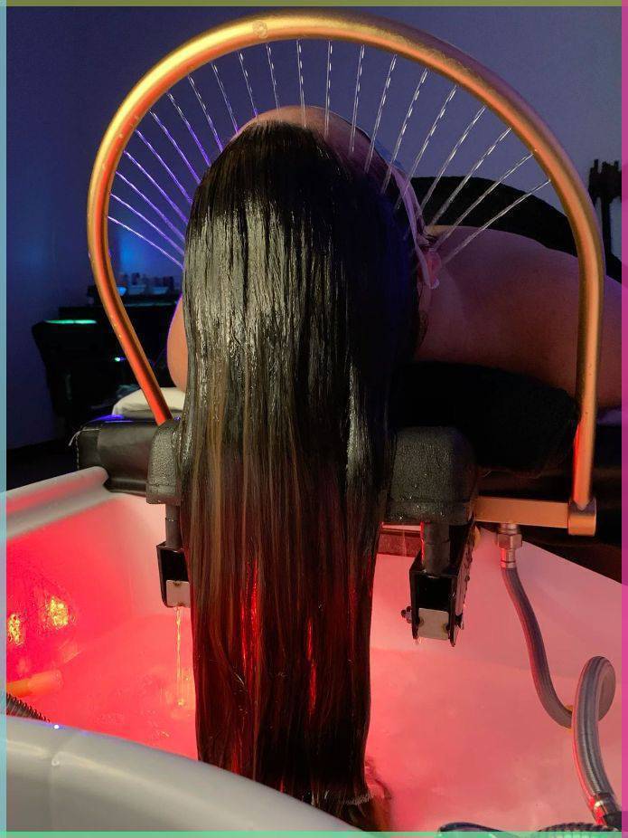 Урматтуу Токтогулдун тургундары!
Сиздерди биздин массаждык студияга чакырабыз!
Биздин студияда сиздер үчүн төмөнкү кызматтар көрсөтүлөт:
	•	Массаждын түрлөрү: классикалык, антицеллюлиттик, лимфодренаждык, медовый жана башкалар
	•	Фитобочка
	•	Хиджама
	•	Гирудотерапия (сүлүк салуу)
	•	Шугаринг
	•	Обертывание туз менен жана шоколад мн
	•	Кавитация
•Парафинотерапия для рук
•От банка коюу
•SPA процедура 
 Instagram баракчабызга баш багыңыз: @relax_spa_toktogul
  
Биздин дарек: Суеркулова 40/4
Ориентир Мбанктын арты

Ошондой эле, сиздер үчүн WhatsApp аркылуу байланышка чыгабыз: 0708061285
Жана бизде М+ менен төлөгөнгө да шарт бар.

Ден соолукка болгон камкордукту бүгүн баштаңыз!