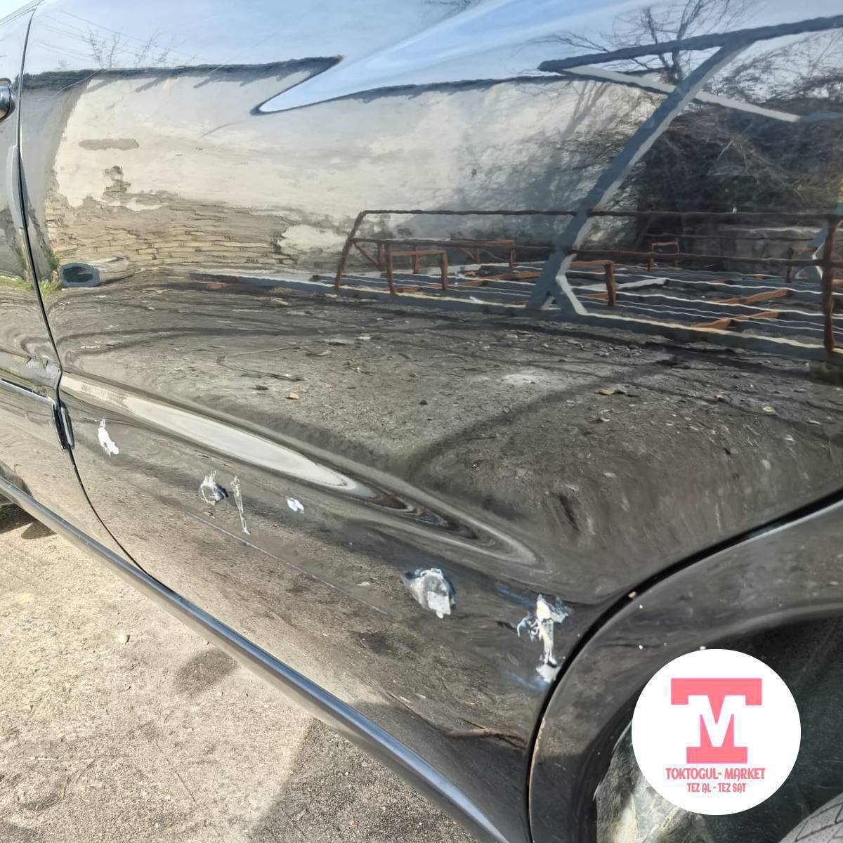 Машинанын эшиктеги кара пластмассасы тушуп калыптыр, таап алгандар болсо суйунчусу бар 
0700552356.