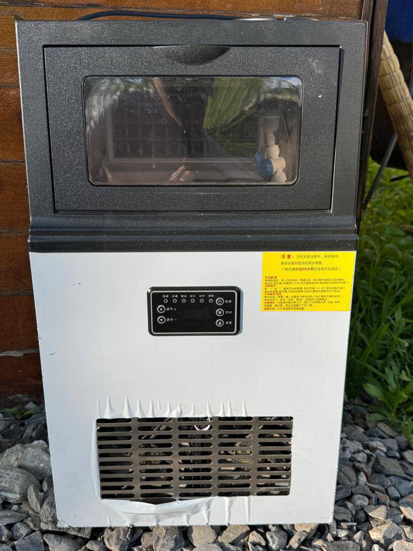 Муз тондурган аппарат сатылат! жаңы бойдон бир аз эле колдонулган кафеге  лимонад жасаганы жана парка ылайыктуу баасы 20 мин сом