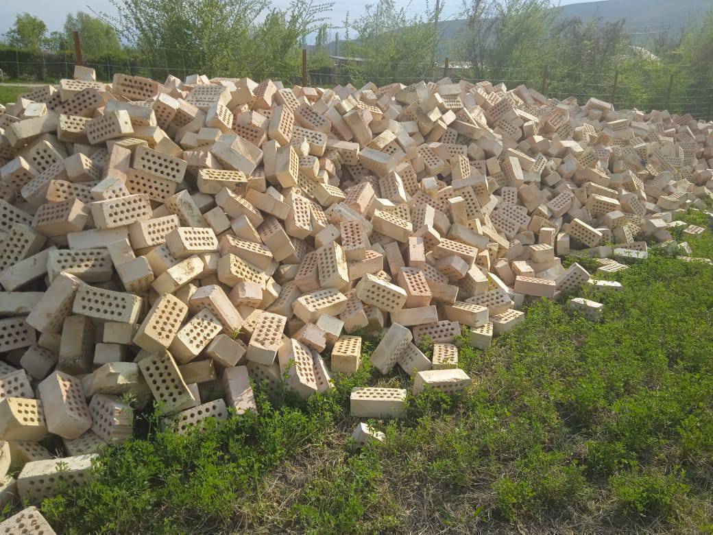 Бышкан Кирпич алам Срочно!
1500шт