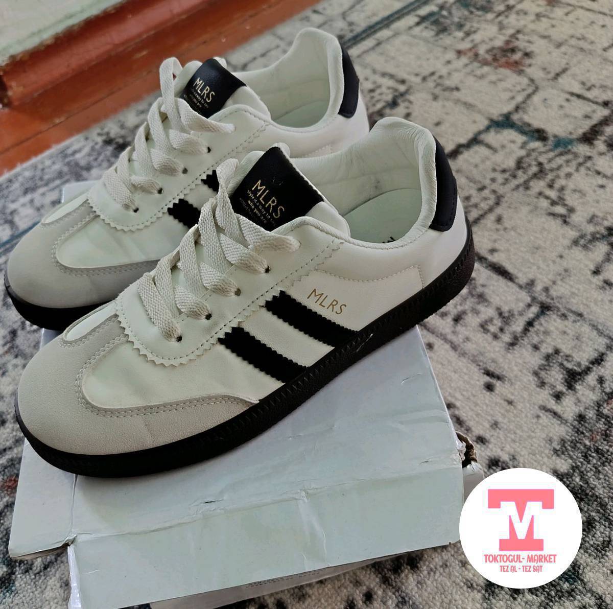 сатылат 
красовки 36р 1000
сидушка 900