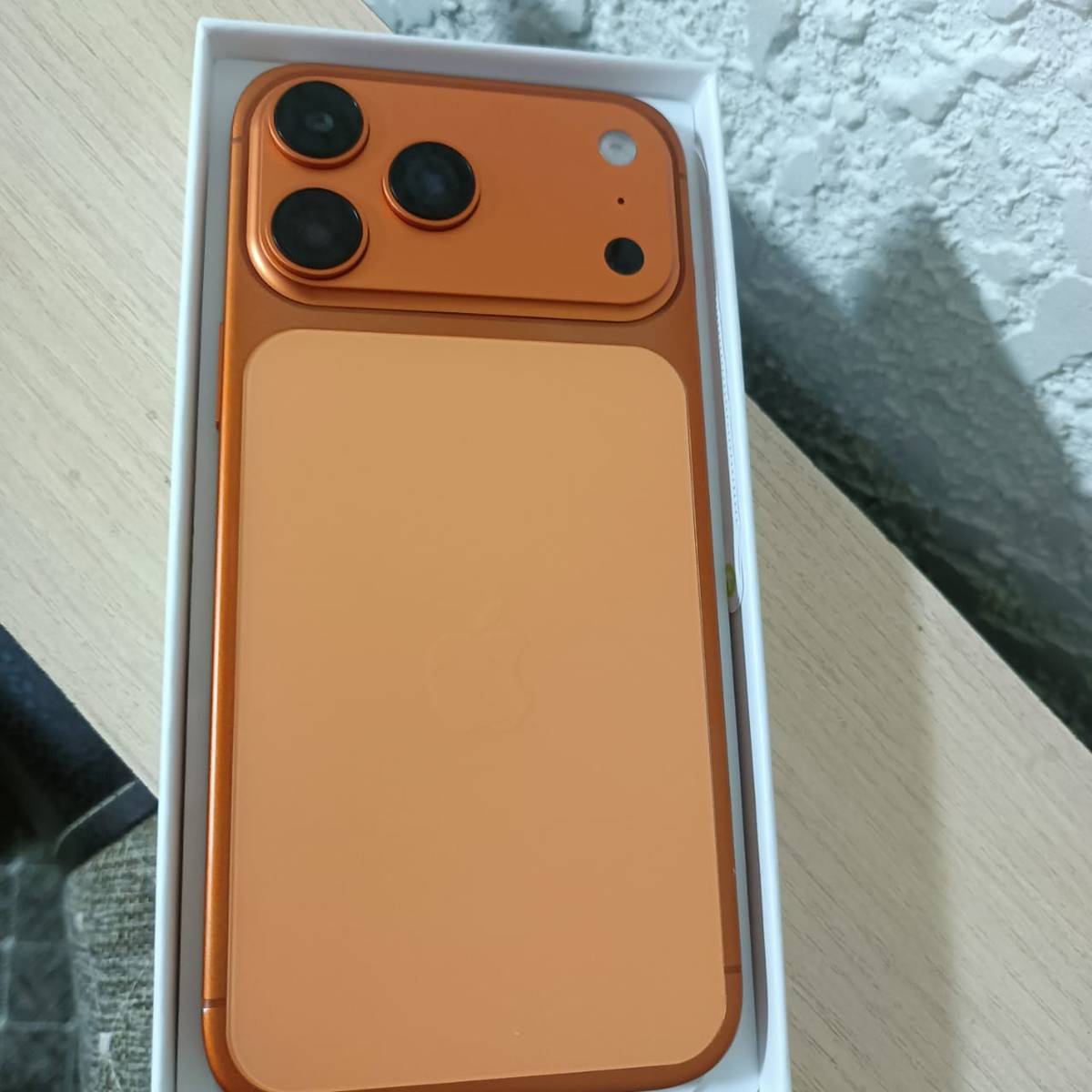 iPhone 17 Pro Max 2TB сатылат
Абалы: колдонулган эмес, жаңы
Память: 2TB
Версия: Китай
Цвет: оранжевый
Батарея: 100%
Телефон оригинал эмес (копия).
Комплект: коробка, кабель + чехол.