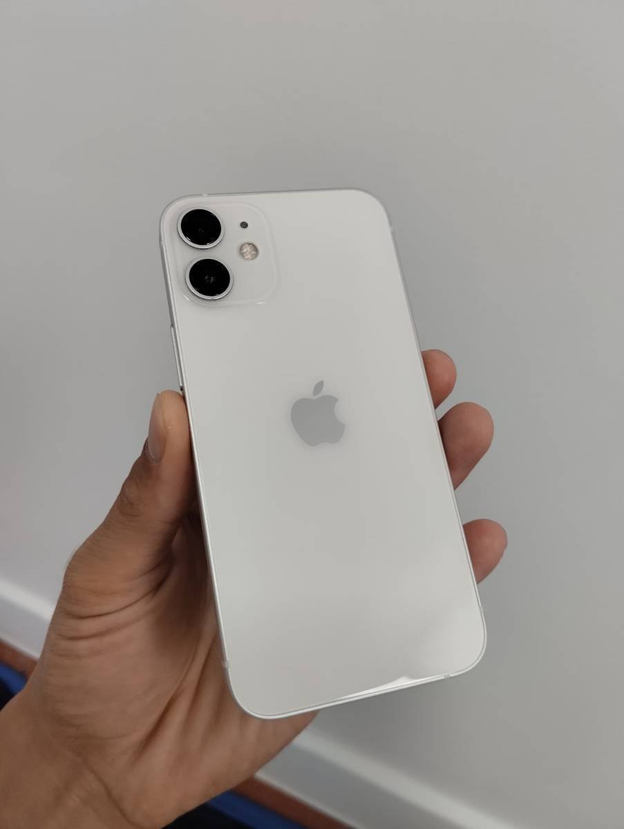 📱 iPhone 12 mini 128 GB White
✅ Память: 128 ГБ
✅ Цвет: белый
✅ Состояние: без царапин, очень аккуратное использование, не скрывался, всё родное.
✅ Face ID работает идеально
✅ Все функции исправны
✅ Оригинальный дисплей и камеры
✅ Аккумулятор: 79%
  

Компактный, быстрый и удобный смартфон. Отлично подходит для повседневного использования, съёмки фото и видео, социальных сетей и работы.

💰 Цена: 19 000 сом 
0505990625
📩 Пишите в личные сообщения или звоните. Возможна разумная уступка реальному покупателю.