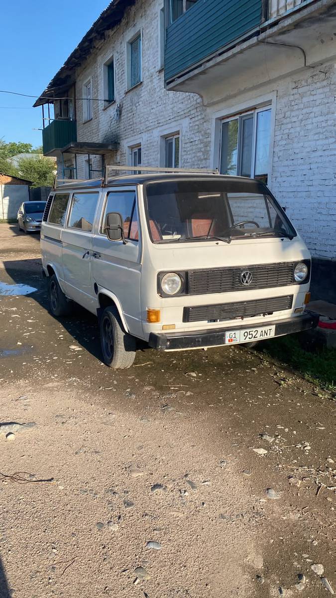 Продаю Volkswagen Transporter хорошем состоянии, мотор коробка зынк, вложения по мелочи 
Цена 200000 торг иметься у капота 
Номер 0707422271