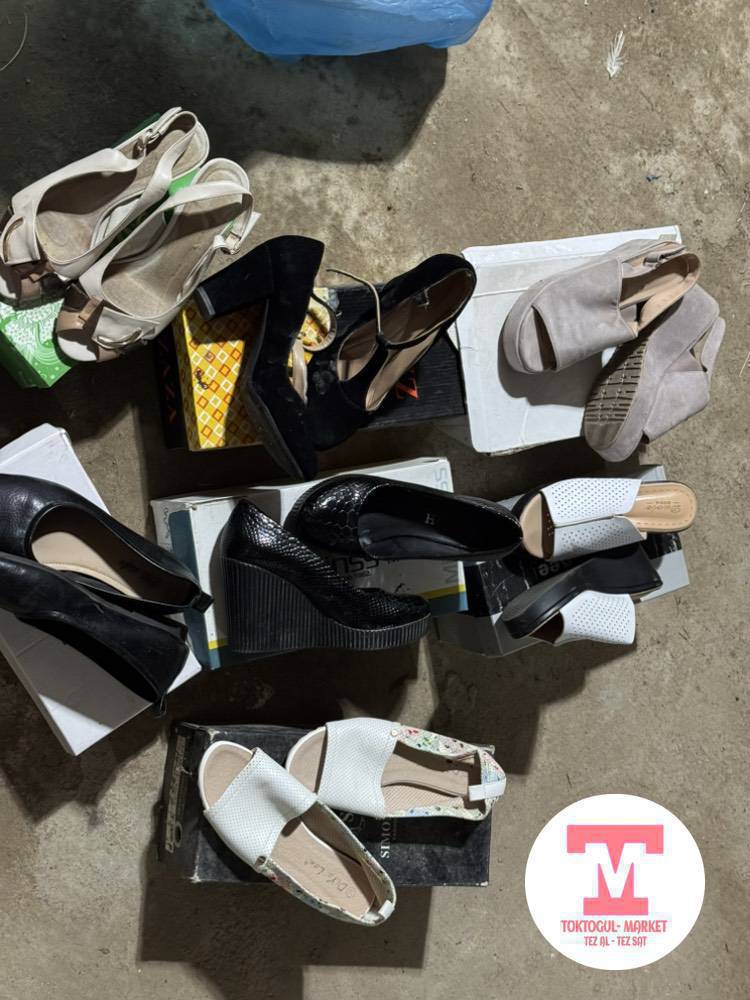 Ушул бут кийимдер сатылат 36 размер баары баасы 300 с
Чалбаныздар только ватсап