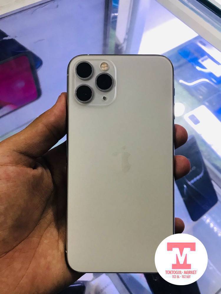 iPhone 11 Pro
Состояние-идеал🔥
Акб-79:родной
Память-256
Face ID,true ton- имеется✅
Царапин трещин нет 
Камеры снимают не мутно
Все родное не вскрывалось