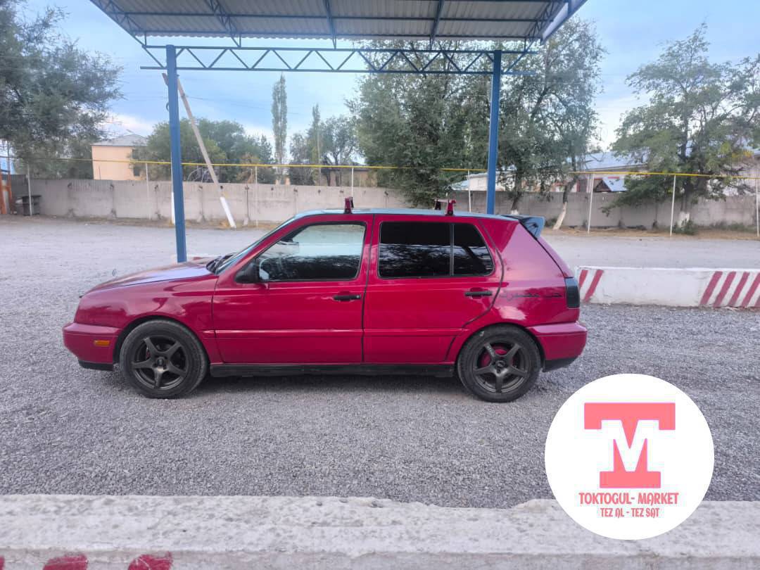 Ассолому алейкум 
Голф 3 обмен кылам автомат каропка машинага 
Абалы жакшы аябай жасай турган жери жок только айдаш керек
Обмен фит же сивик болсо жакшы болот
