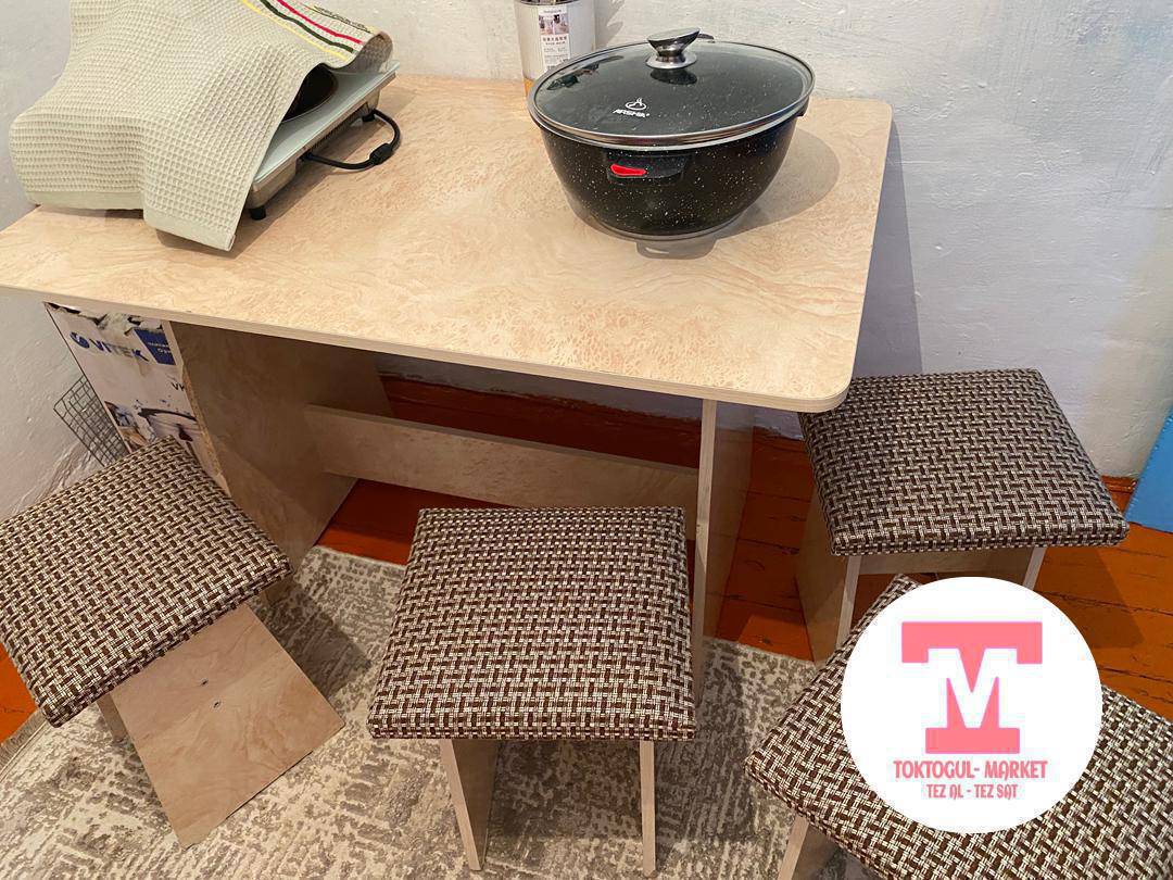 Сатылат стол 4стулу менен 4500 жук жыйгыч 4500