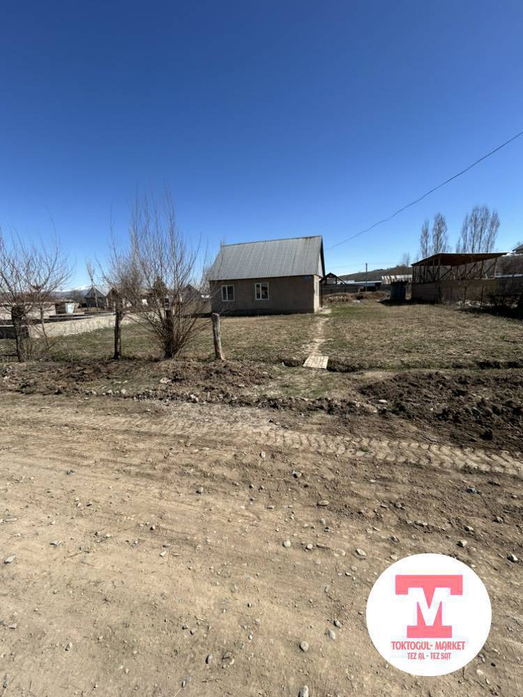 Токтогул шаарында 
Тынычтык 24 кочосундо уй САТЫЛАТ 
7 сотых ТЕЛ: 0501331220