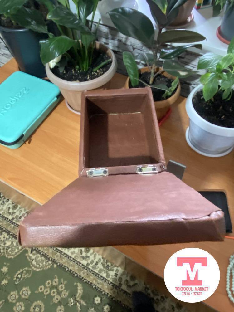 Салам алейкум жамаат жигулиге 2107ге подлокодник сатылат жап жаны баасы 1500сом