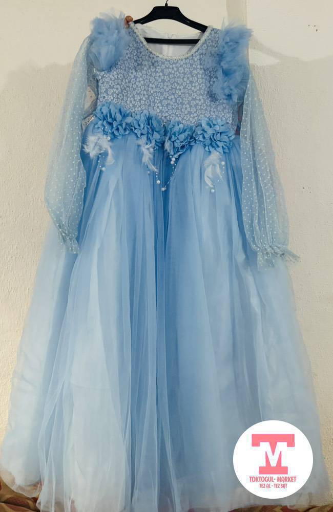 Ушул кийимдер бир кийилип эле сатылат , жаны бойдон , батпай калды , костюм 1-2 жашка тушот, койноктор 8 -10 жашка  тушот , баасы 1000 сом , 700 сом,