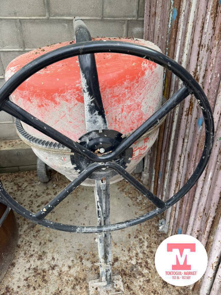 20 шт Б/У стр. леса (4500 сом)жана 
Б/У бетономешалка(20000сом)
Сатылат