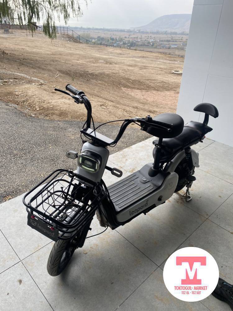 Скутер сатылат баасы 20 миң шаардан келген оргинал бүт жагы иштейт срочна кеми бар