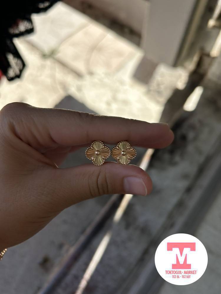 Жаңы кызыл алтын сөйкө сатылат
Кызыбызга алган элек, бирок кулагына бир аз чоңураак болуп калды
Сөйкө салууга же жаңы келиндерге жакшы белек болот
Салмагы: 3,34 грамм.
 Баасы: Келишимдүү.