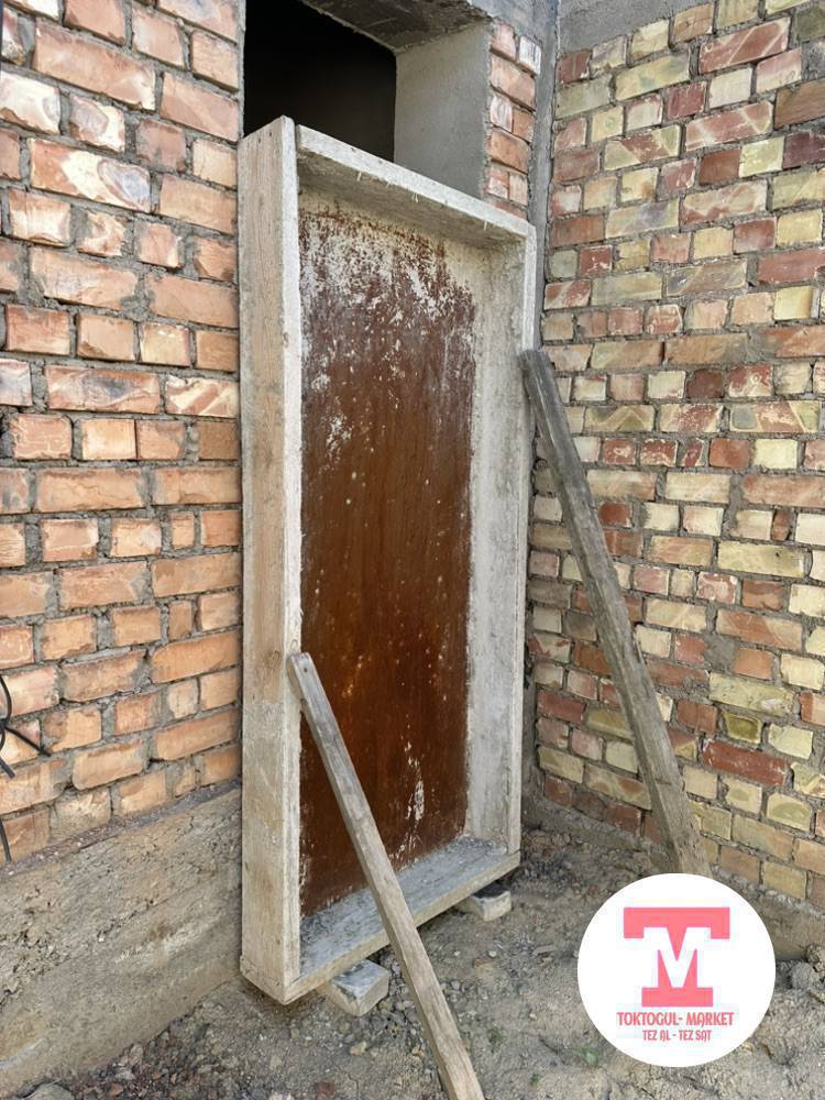 Ушул бир чоң бир кичине паёктор сатылат. ( цемент, топурак аралаштырган) баасы келишим.
